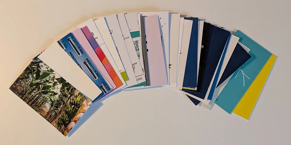 Pila de tarjetas de visita en papel